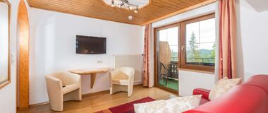 Zimmer mit Sitzgelegenheit